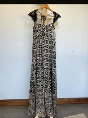 Rapsódia Black and Cream Lace-Trim Maxi Dress